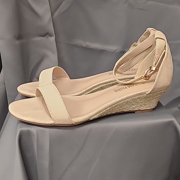 Women's ingrid Ankle Strap Low Wedge Sandal, Cream Colored, Size 9, NEW - Picture 4 of 6